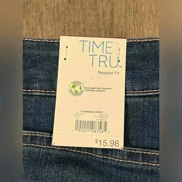 New size 6 jean shorts - Picture 8 of 10